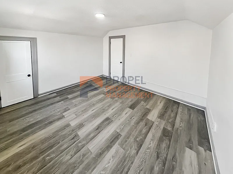 5 bed, 1.5 bath, 1450 sqft, $1,700 — Photo 4