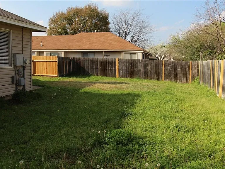 605 Elder Way — Photo 22