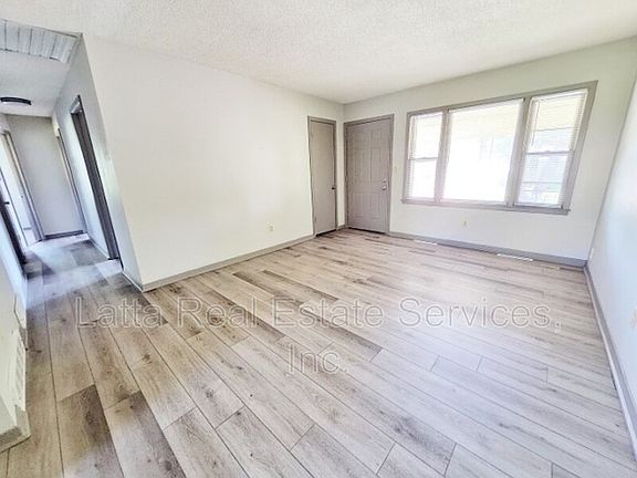 4th image of 107 N Peck Dr