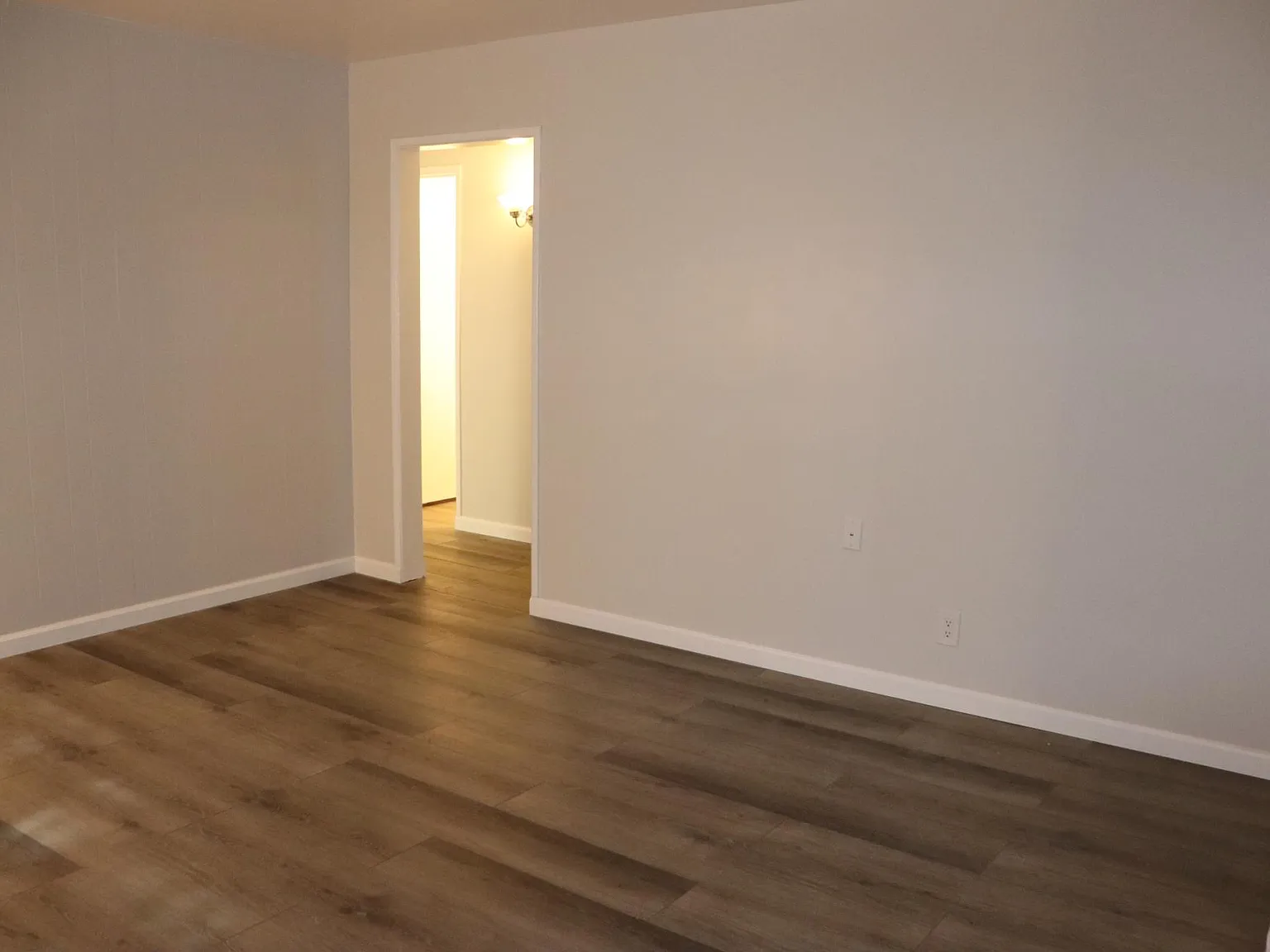 3 bed, 1100 sqft, $3,800 — Photo 3
