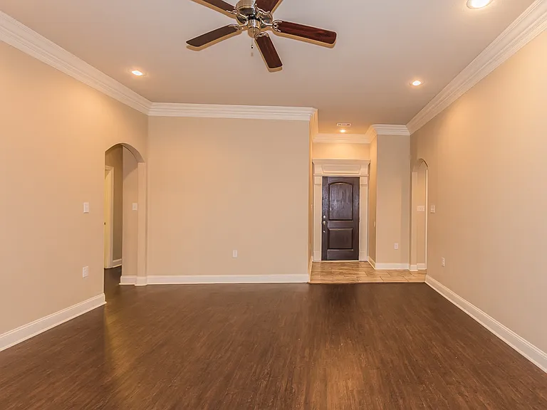 127 Chambery Dr — Photo 5