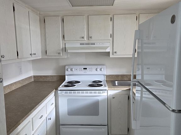 2nd image of 5135 Gemstone Dr APT 204