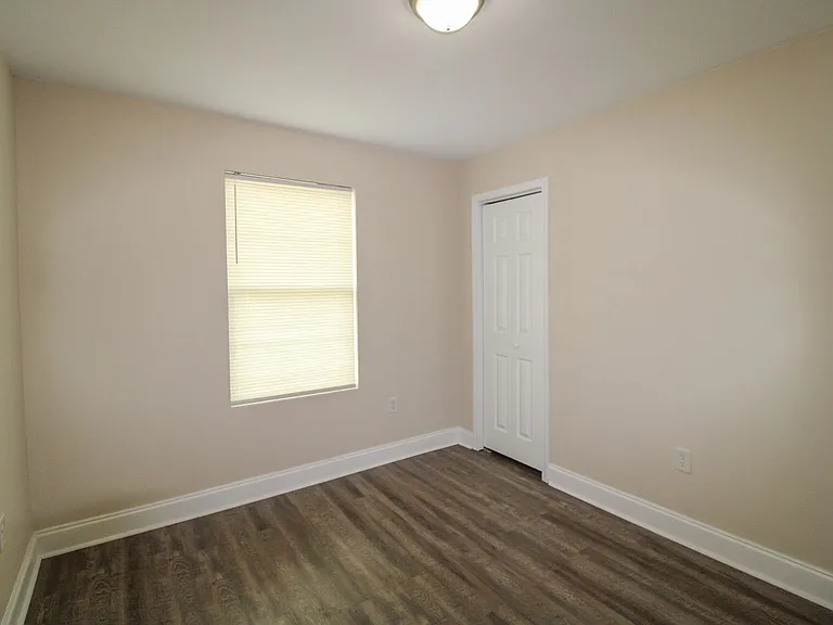 140 Meadows Ln — Photo 16