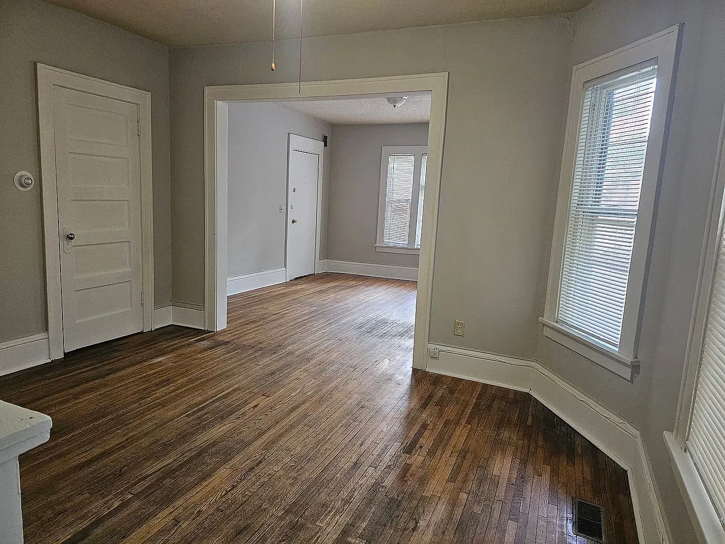 1 bed, 900 sqft, $1,200 — Photo 1