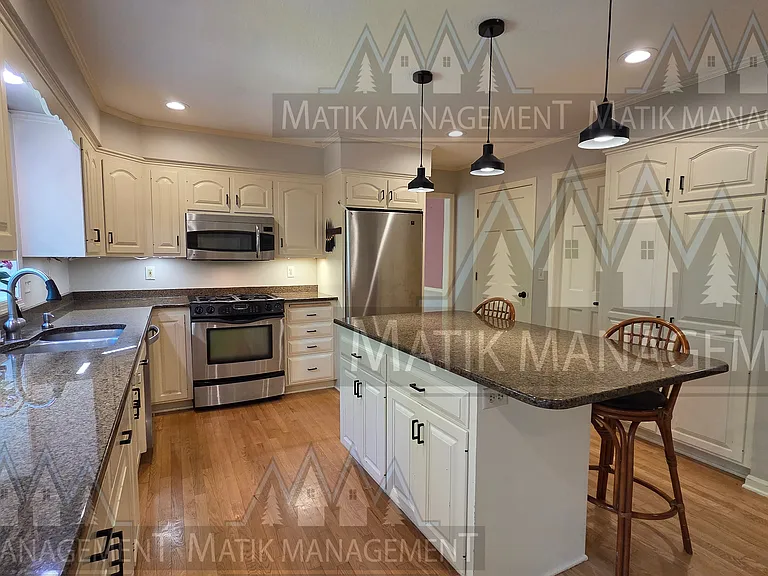 1420 Ridge Cliff Ln NE — Photo 16
