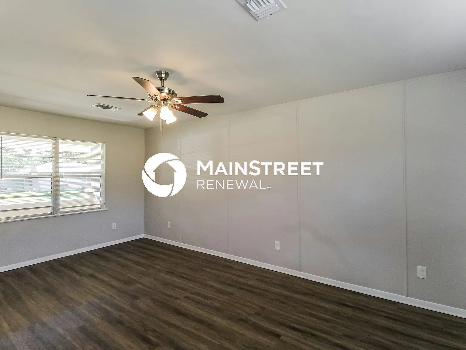 602 Hodges Dr — Photo 3