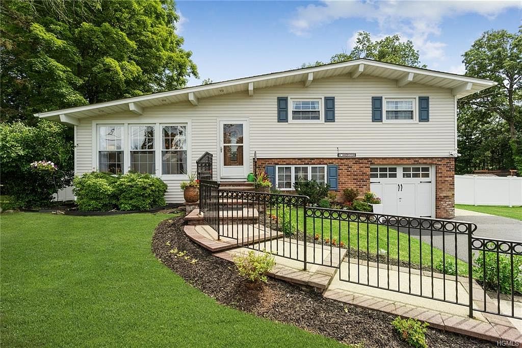 3 Brewster Dr, Middletown, NY 10940 Zillow