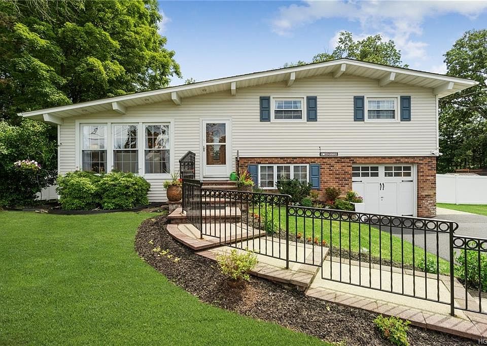 1st image of 3 Brewster Dr
