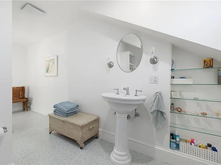 9 White Ter — Photo 39