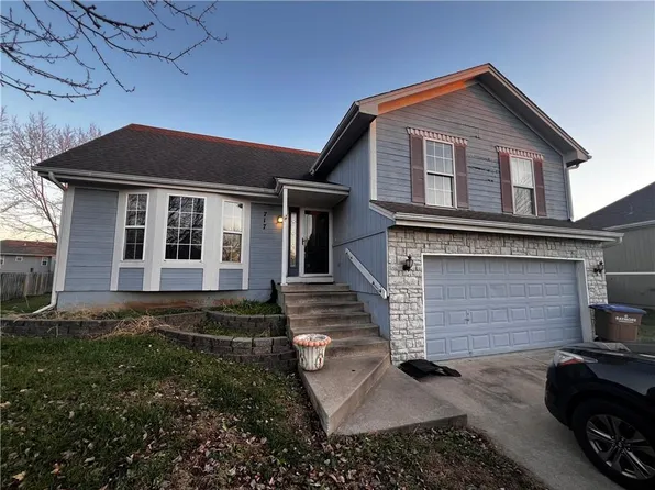 717 Moss Creek Dr, Raymore, MO 64083