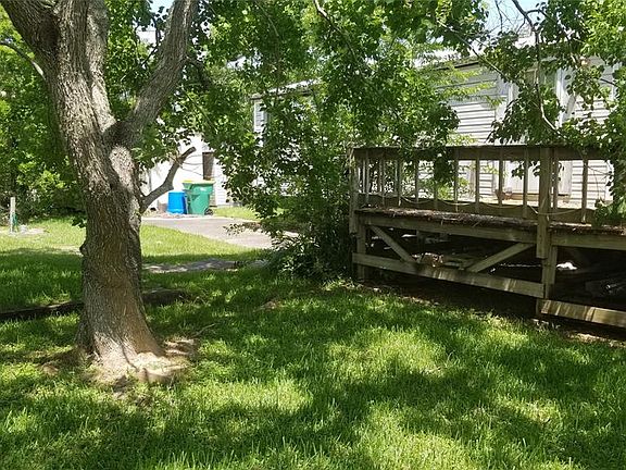 2nd image of 3014 Bay Oaks Harbor Dr