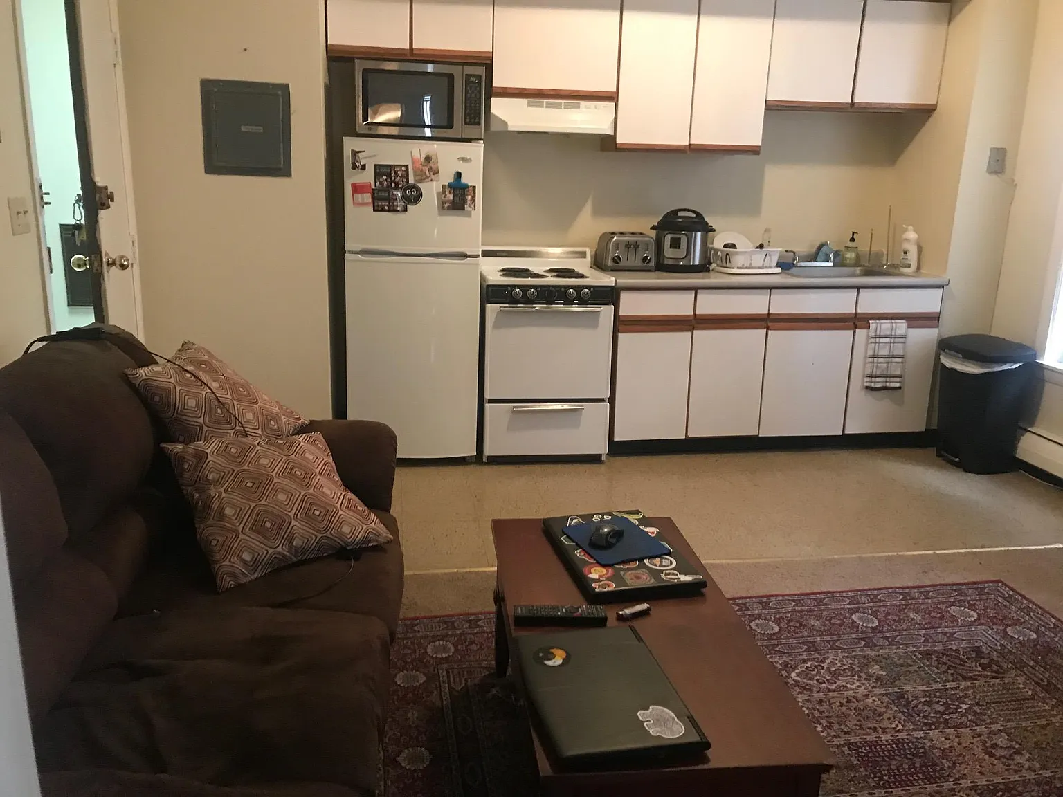 3 bed, 1000 sqft, $3,300 — Photo 1