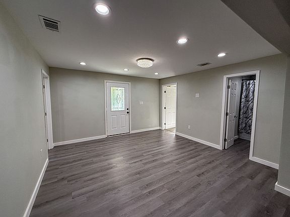 2nd image of 5714 Sunbeam St