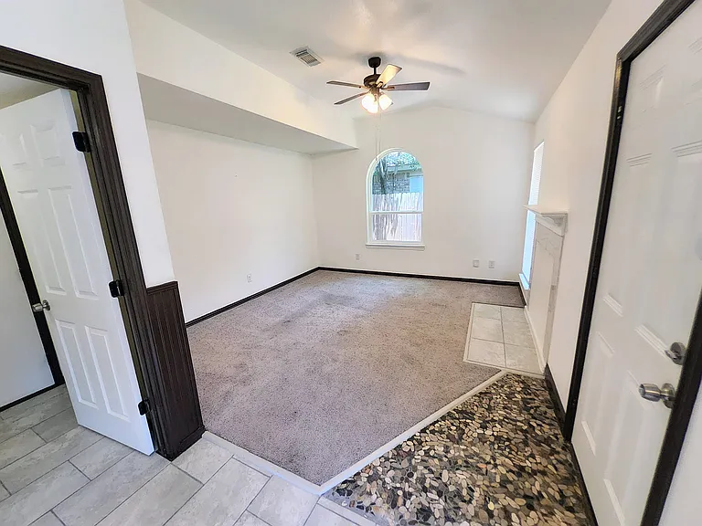 4672 Heatherbrook Ln — Photo 7