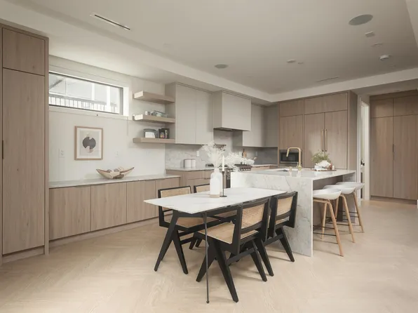 3393 Victoria Dr #1, Vancouver, BC V5N 4J8