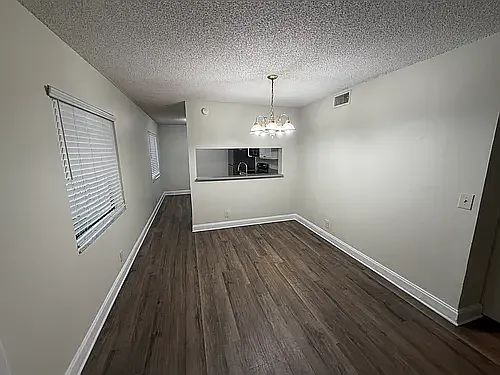 Sunset Square Apartments — Photo 6