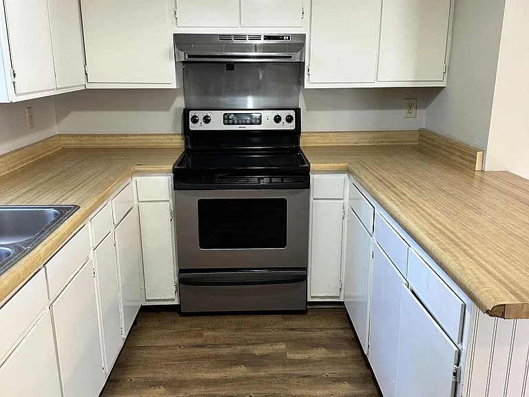 138 Village Ct — Photo 6
