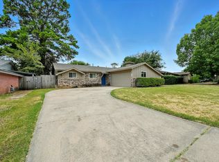 901 Nelson Ter, Bedford, TX 76022