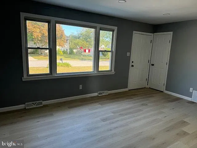 3 bed, 1.0 bath, 1252 sqft, $2,250 — Photo 3