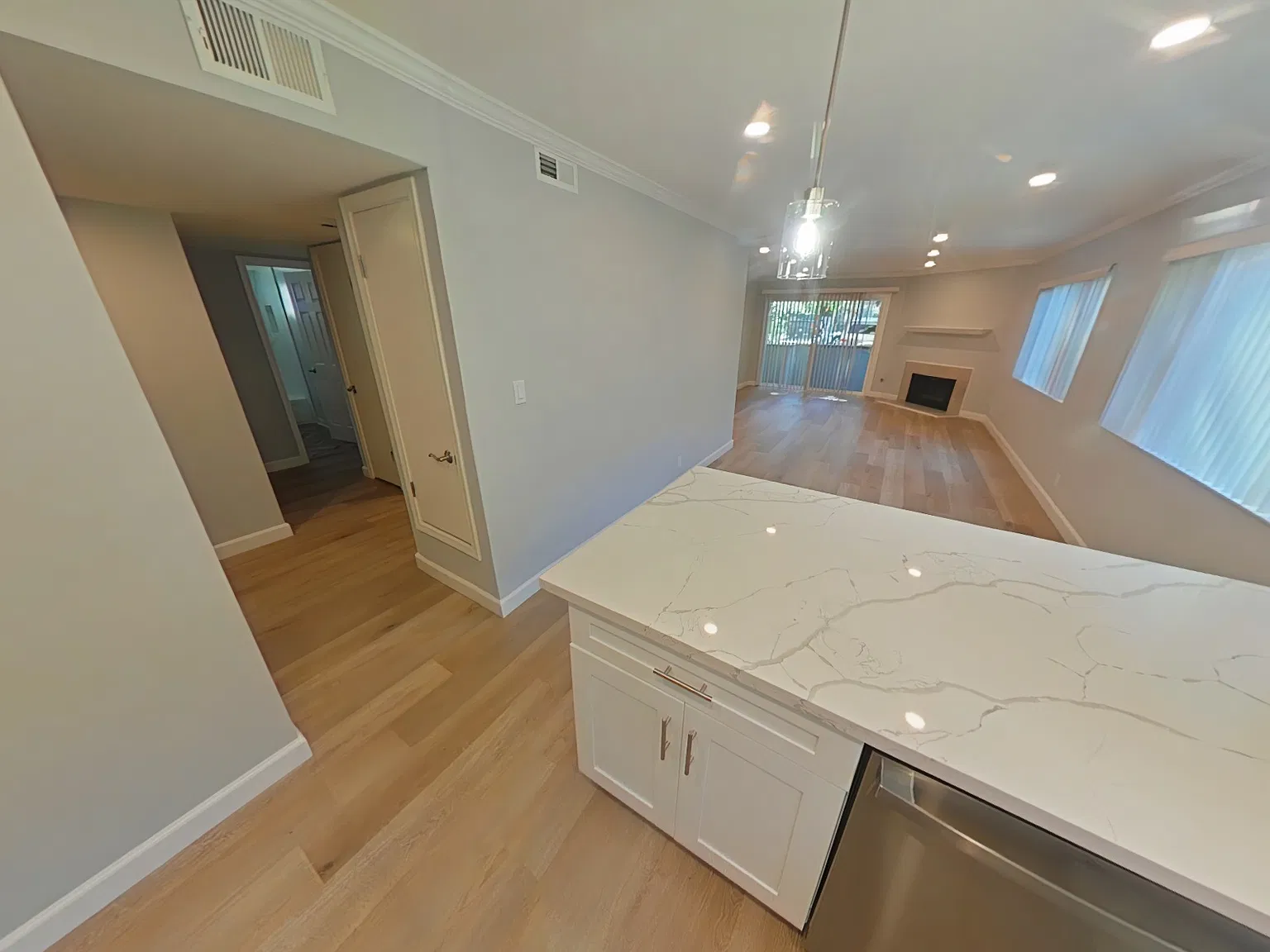 3 bed, 1400 sqft, $5,795 — Photo 3