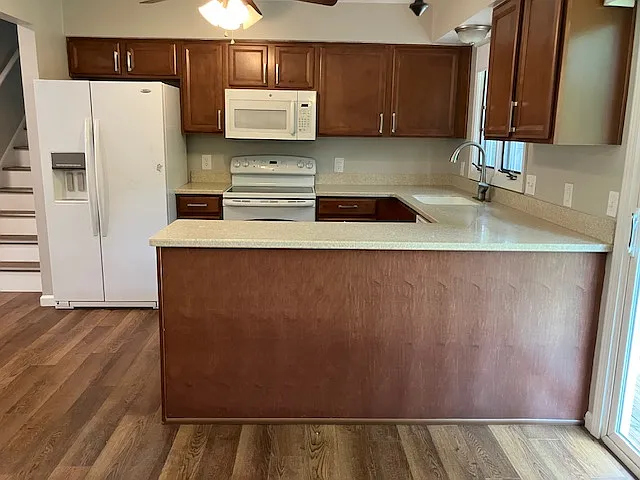 451 Robinhood Dr — Photo 32
