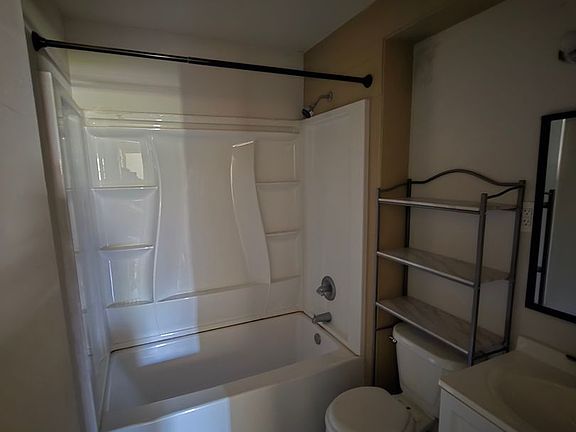 2nd image of 3317 SE Bryant St
