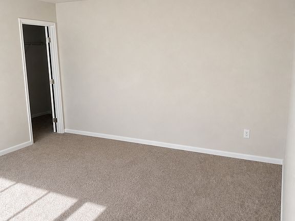 5th image of 434 Forecastle St