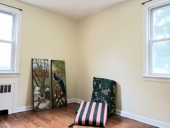 4th image of 77 Lindsley Pl