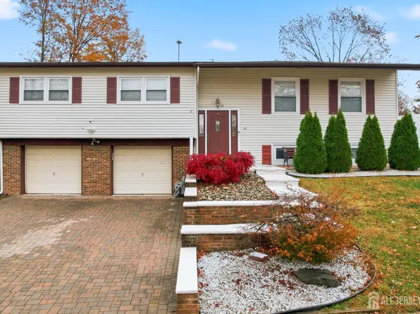 16 Hallo St, Edison, NJ 08837