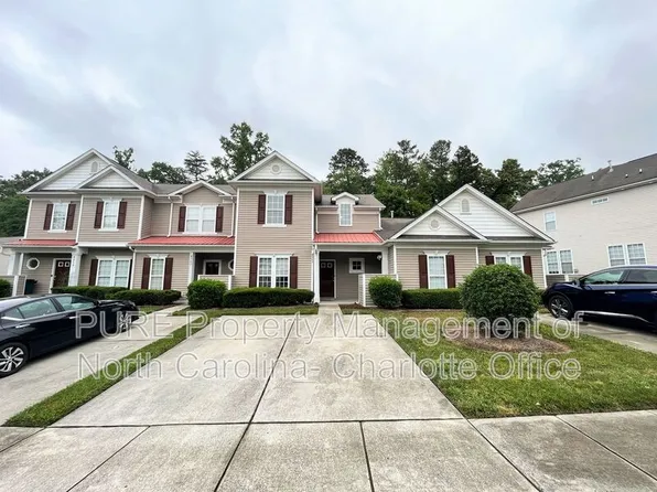 8267 Carob Tree Ln, Charlotte, NC 28215