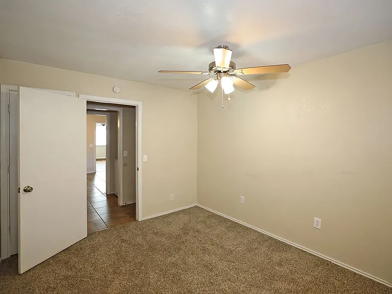 2905 Salem Dr — Photo 18