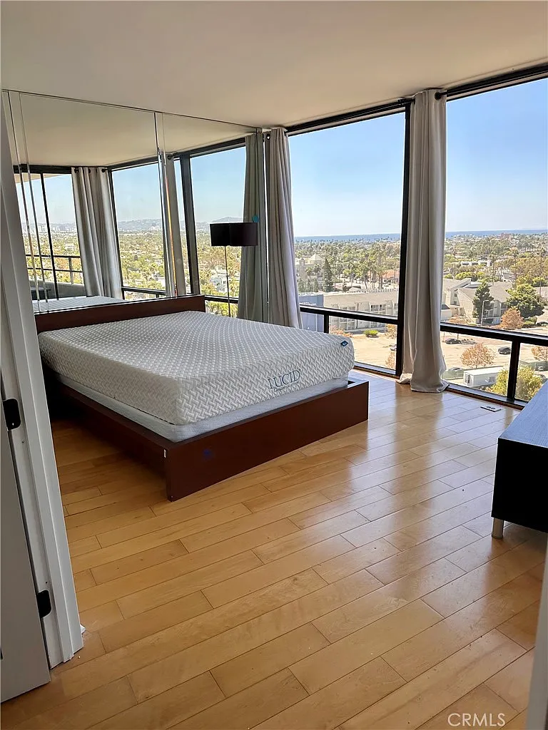1 bed, 1050 sqft, $3,700 — Photo 3