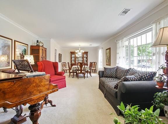 4th image of 2621 Danbury Dr