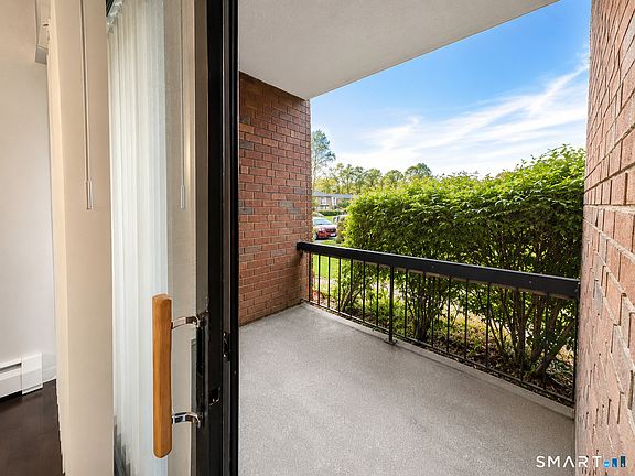 3rd image of 914 High Path Road #914