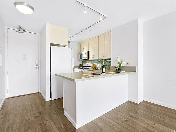 5th image of 2630 Kapiolani Blvd APT 1701