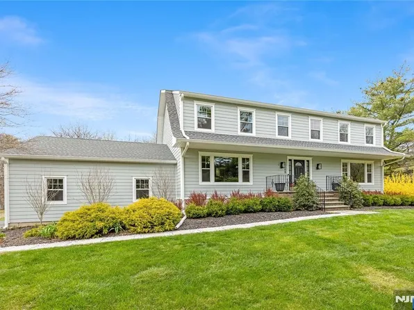 68 Burnwood Ln, Upper Saddle River, NJ 07458