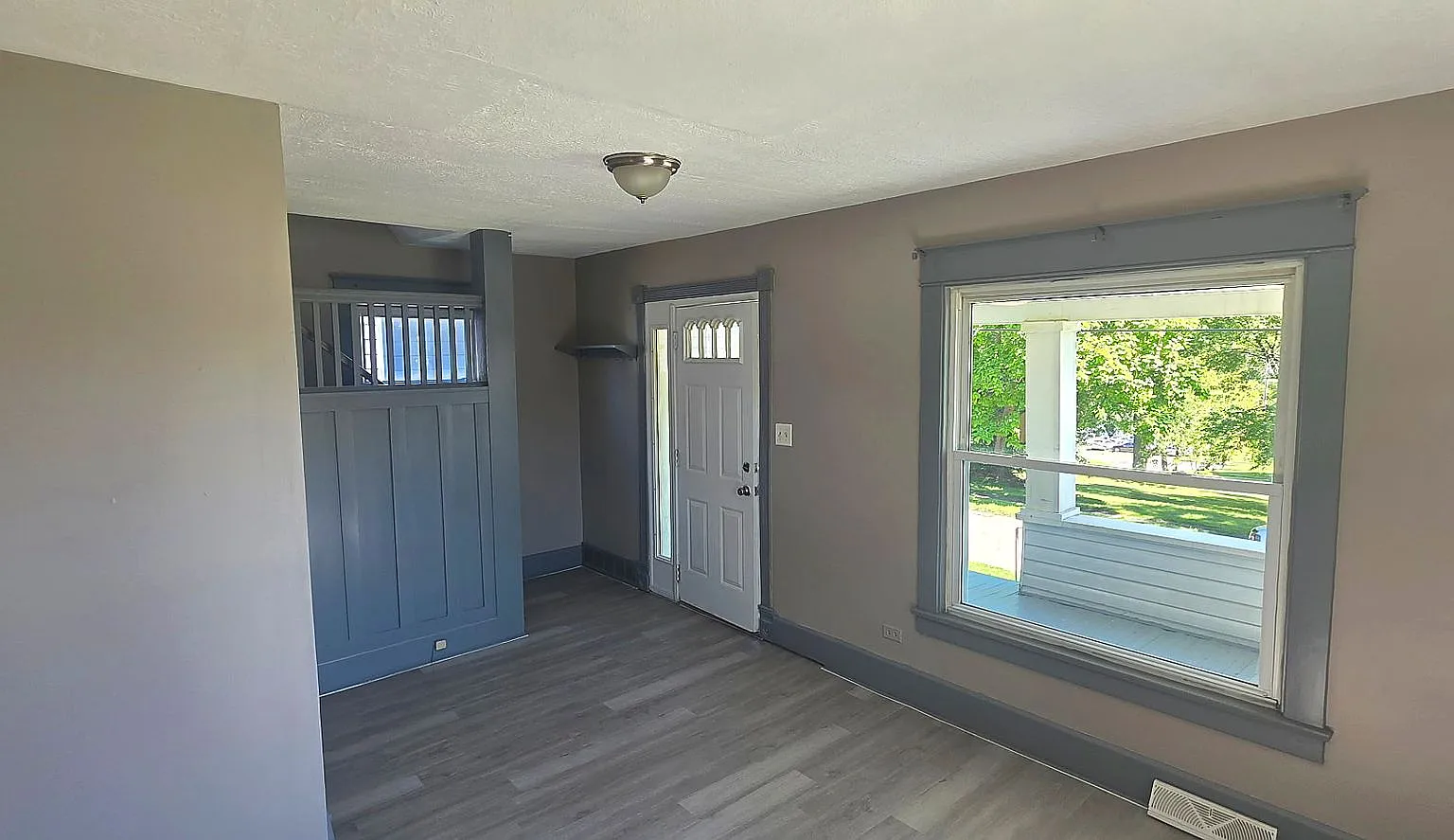 Spacious 3 Bedroom Home in Struthers with Full Basement — Photo 4