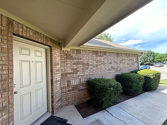 3rd image of 3035 Candleside Dr