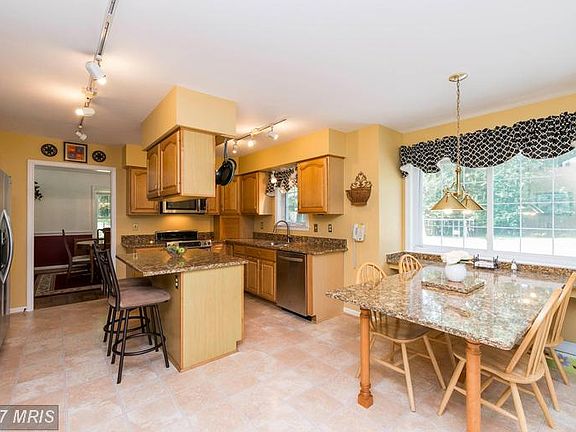 4th image of 2018 Martins Grant Ct