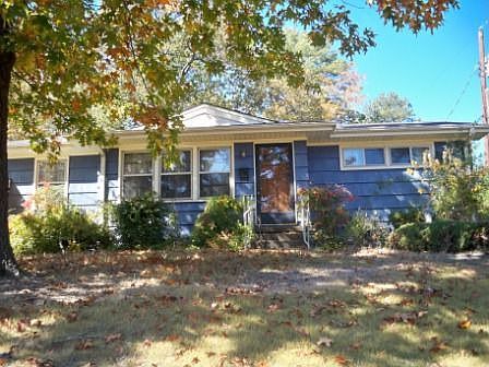 3rd image of 804 Oakland Dr