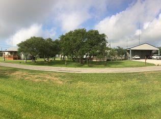 59 Tracy St, Port O Connor, TX 77982