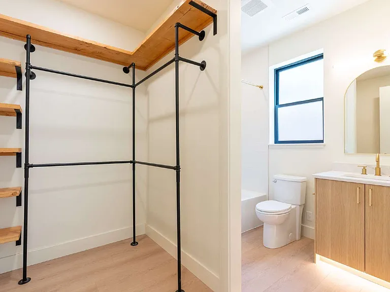 822 W 22nd Ave — Photo 46