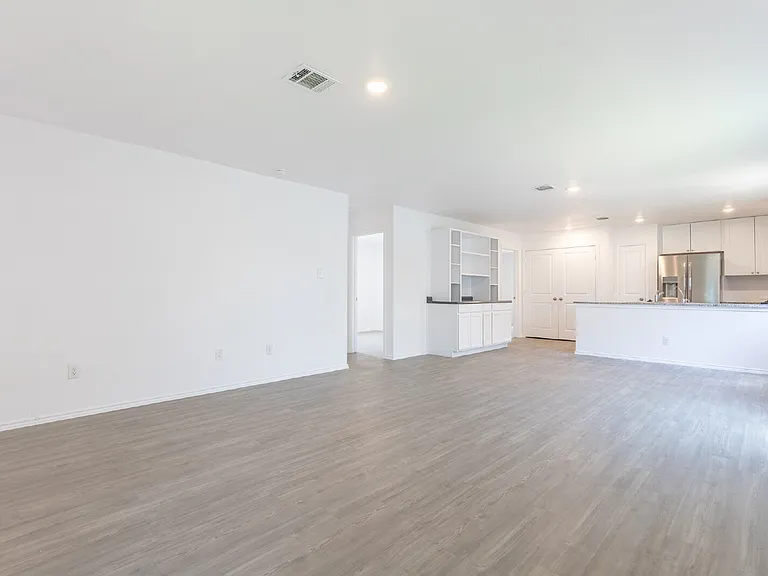 2807 Ruby Xing — Photo 4