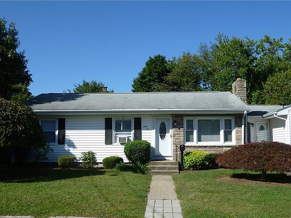 2nd image of 46 Laurel Dr