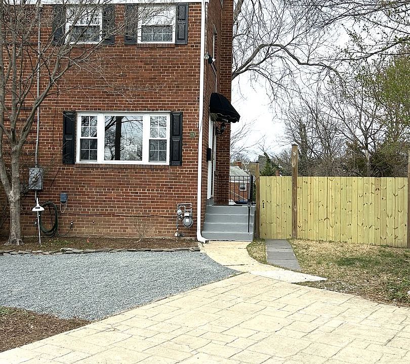 1st image of 24 Underwood Pl