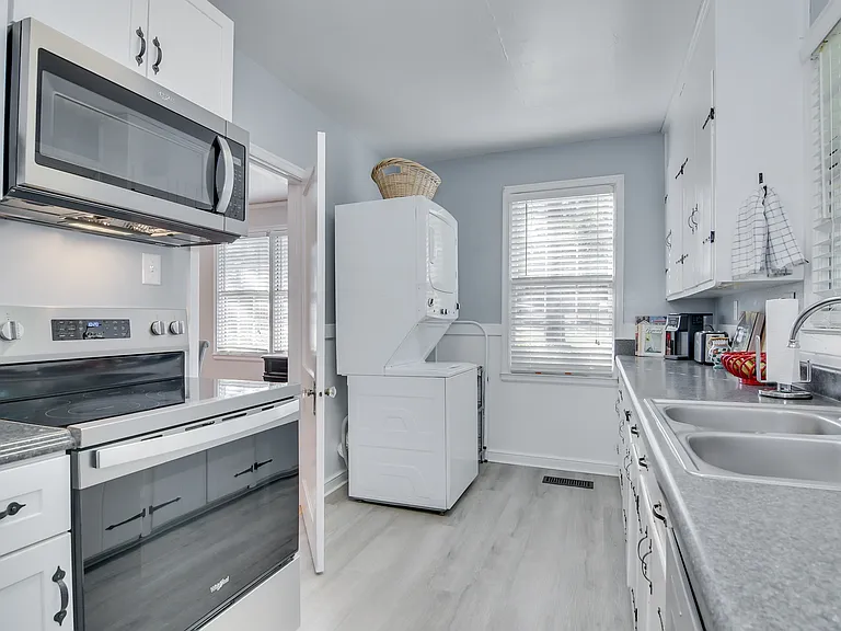 2631 Oakland Ave — Photo 20