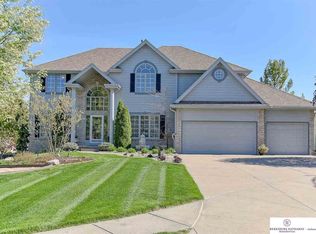 17611 Ventana Cir, Omaha, NE 68136