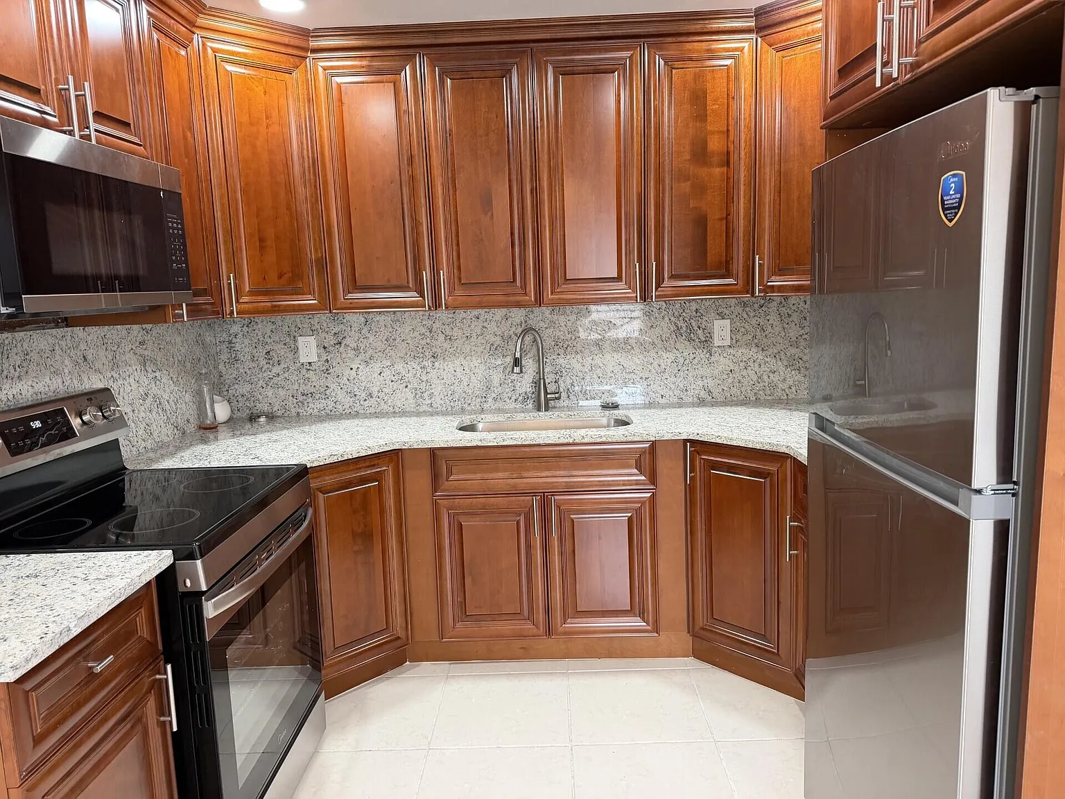 2 bed, 1.0 bath, 850 sqft, $1,850 — Photo 2