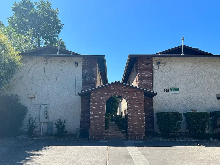 835 W 4th Ave — Photo 30
