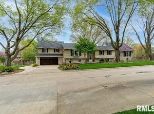 3497 Spencer Dr, Bettendorf, IA 52722